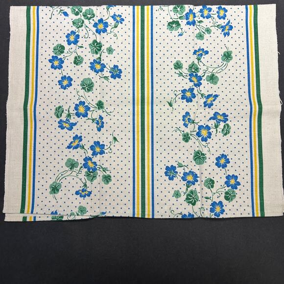 Vintage Lot of 3 Linen Kitchen Towels Emboridered Crocheted - Picture 3 of 11